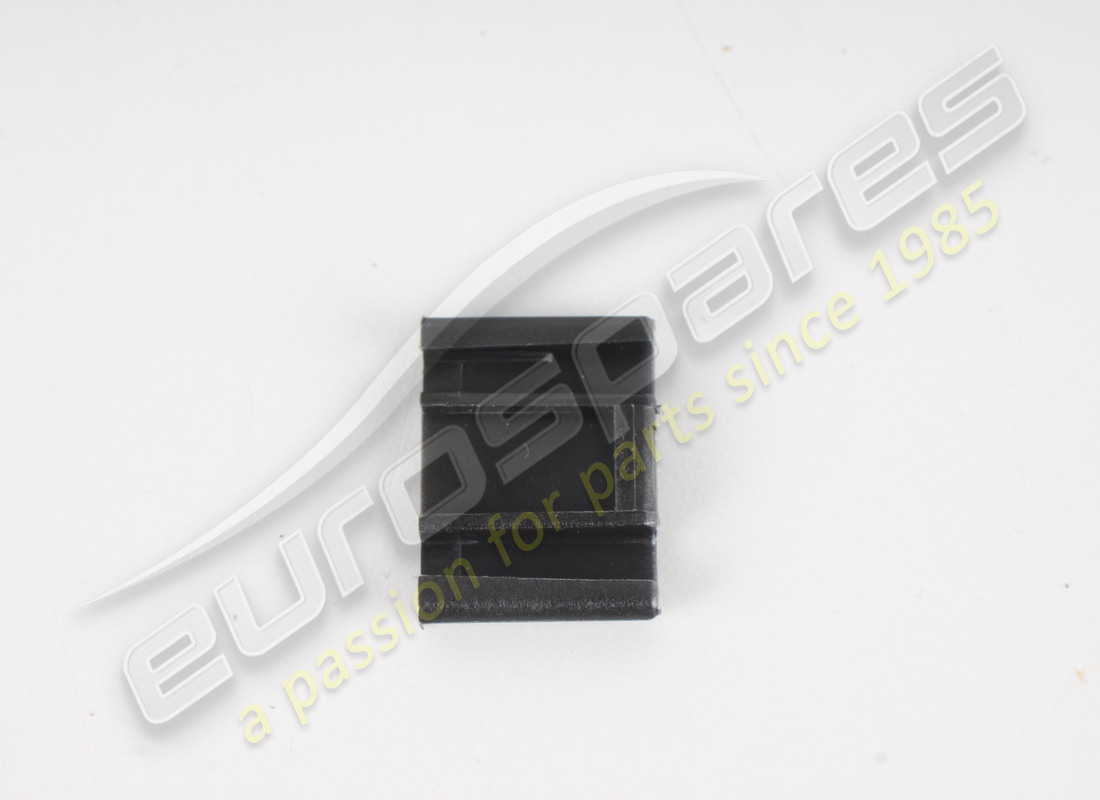 nouvel adaptateur ferrari. numéro de pièce 84486900 (2)