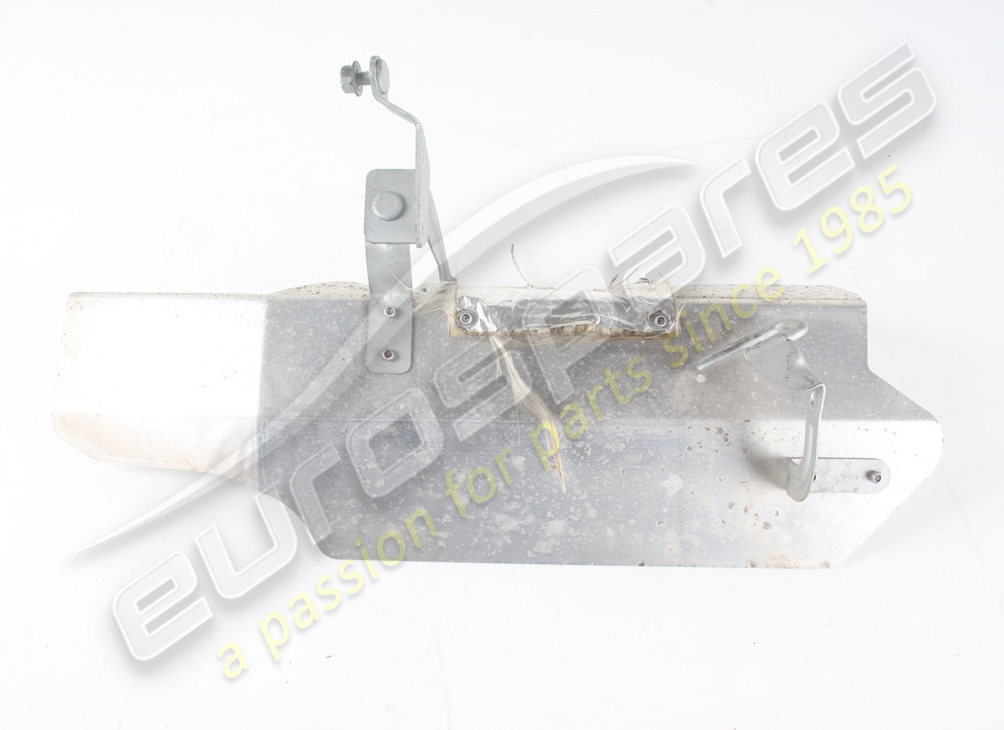 BOUCLIER THERMIQUE DE BOÎTE DE VITESSES GAUCHE D'OCCASION FERRARI. NUMÉRO DE PIÈCE 319197 (2) bouclier thermique de boîte de vitesses gauche d'occasion ferrari. numéro de pièce 319197 (2)