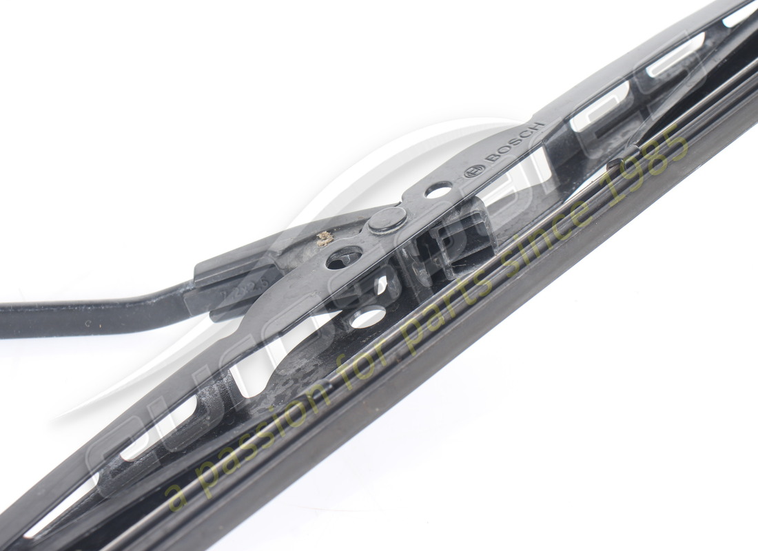 BRAS D'ESSUIE-GLACE DROIT D'OCCASION FERRARI NUMÉRO DE PIÈCE RHD 110588 (3) bras d'essuie-glace droit d'occasion ferrari numéro de pièce rhd 110588 (3)