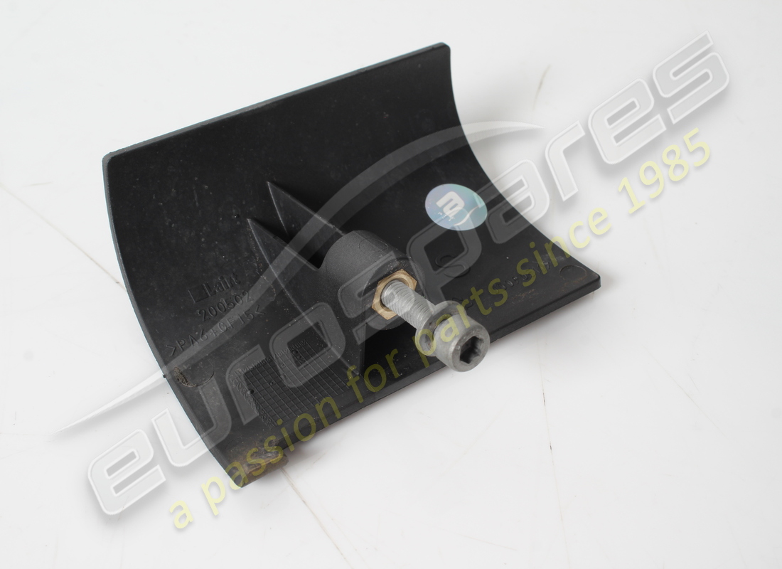 déflecteur ferrari d'occasion sur le bras de manutention gauche. numéro de pièce 905119 (3)