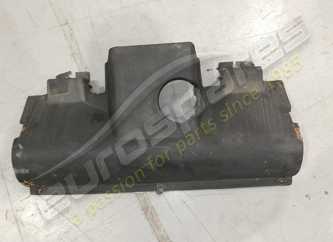 bouclier de protection thermique ferrari endommagé. numéro de pièce 64611800 (1)