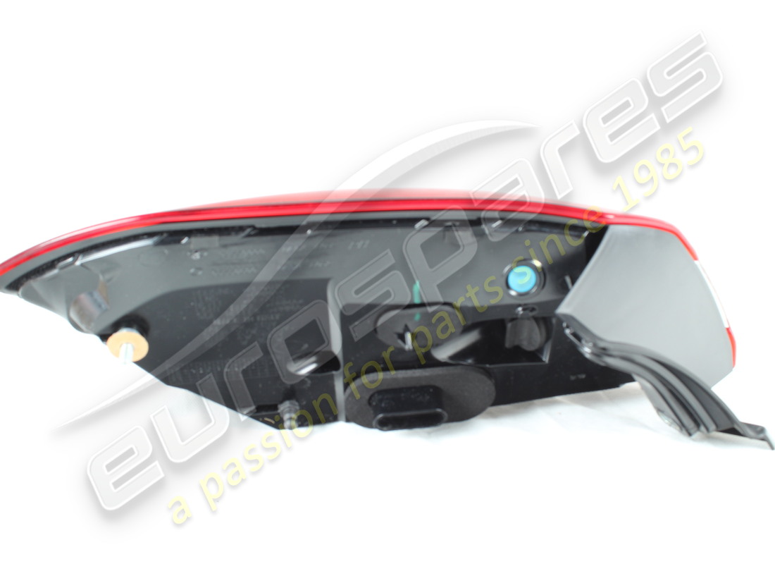 nouveau maserati feu arrière droit fixe. numéro de pièce 670106743 (2)