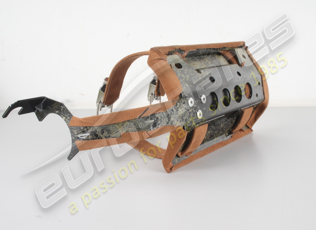 nouveau support ferrari. numéro de pièce 86686429 (3)