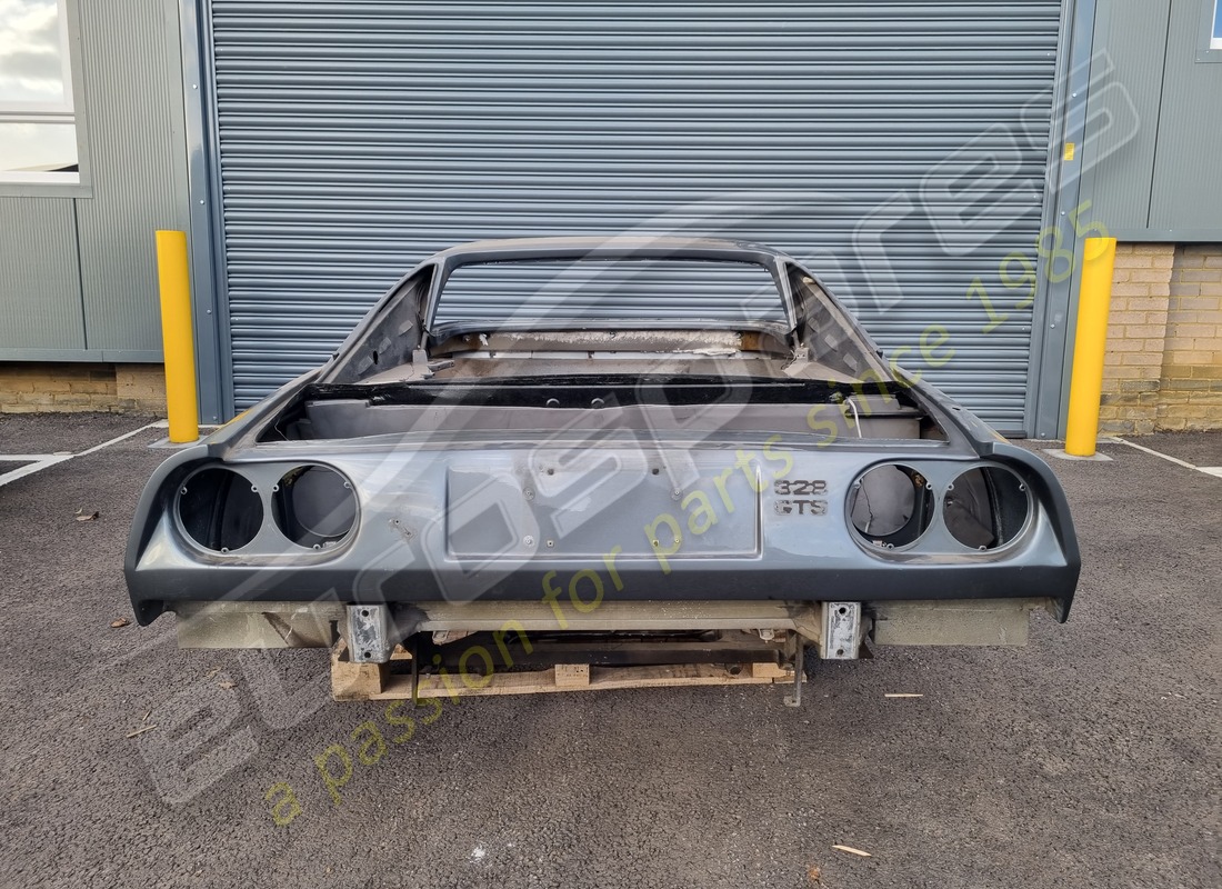 UTILISÉ Ferrari PANNEAU ARRIÈRE COMPLET GTS . NUMÉRO DE PIÈCE 61901700 (1)