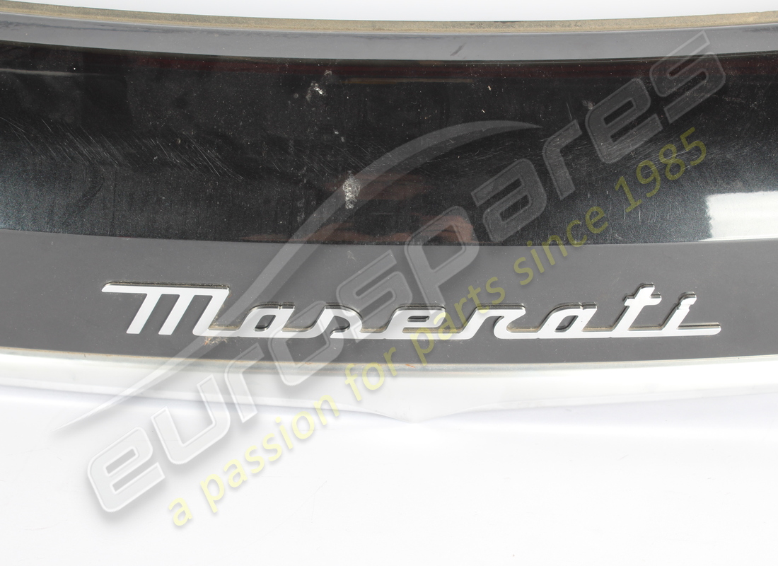 apprêt pour barre lumineuse rvc maserati d'occasion (316). numéro de pièce 670274063 (2)