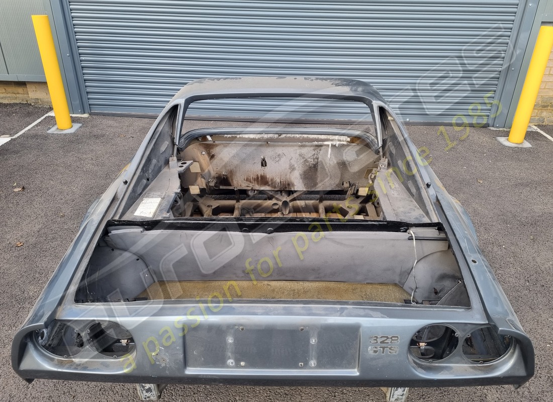 utilisé ferrari panneau arrière complet gts. numéro de pièce 61901700 (2)