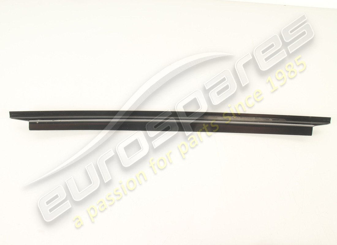 nouveau renfort porsche. numéro de pièce 477809445 (1)