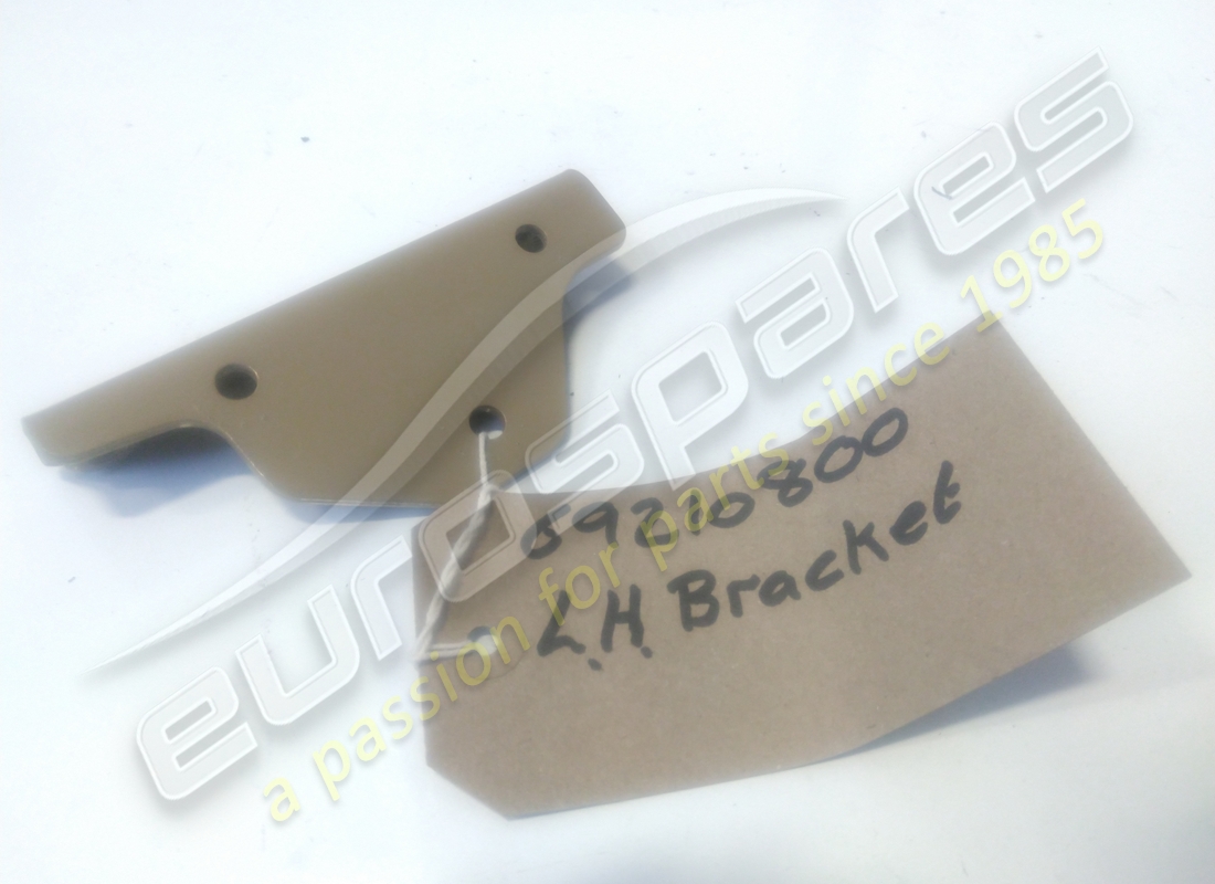 nouveau support maserati. numéro de pièce 69210800 (1)