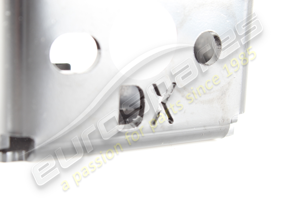 UTILISÉ FERRARI STAFFA ANTERIORE ANCORAGGIO. NUMÉRO DE PIÈCE 977736 (2) utilisé ferrari staffa anteriore ancoraggio. numéro de pièce 977736 (2)