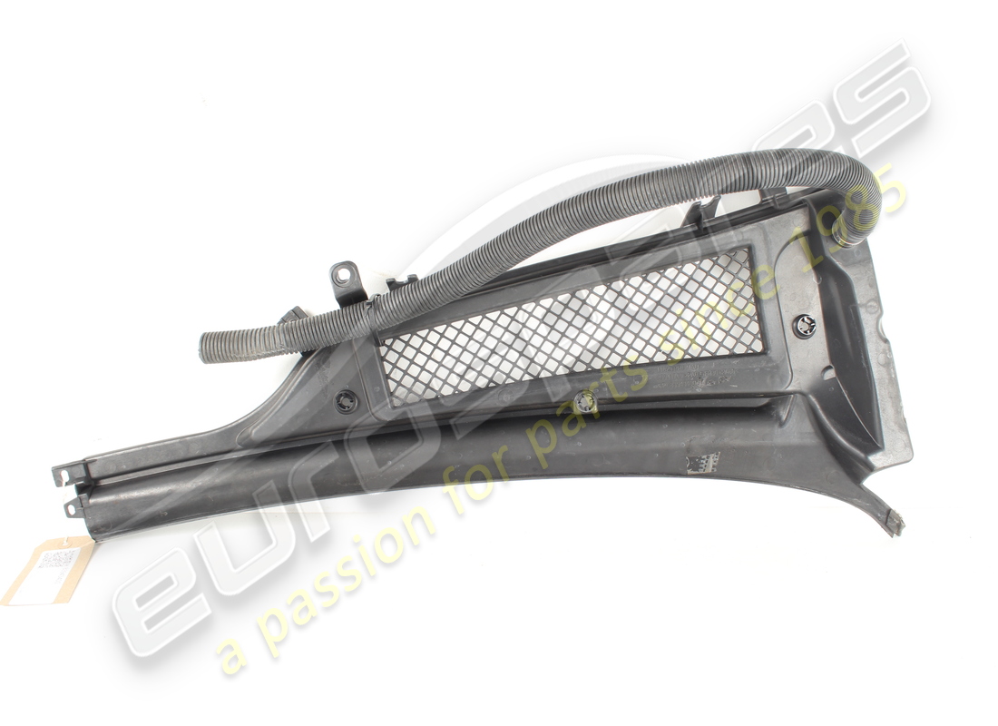plateau sous pare-brise gauche d'occasion ferrari complet rhd numéro de pièce 83943400 (2)