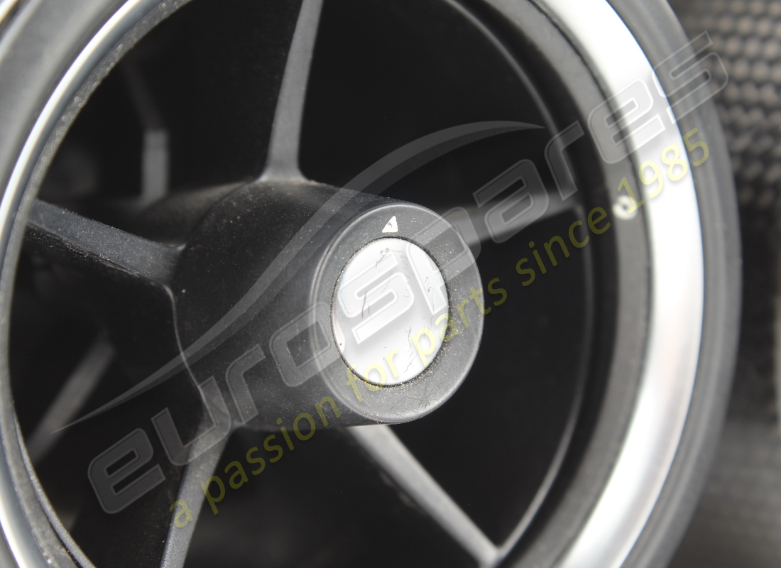 utilisé ferrari aérateurs de console centrale. numéro de pièce 83928600 (2)