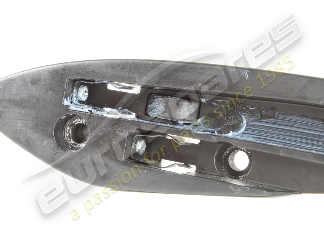 FIXATION DE TABLETTE ARRIÈRE DROIT D'OCCASION FERRARI BLO. NUMÉRO DE PIÈCE 84866000 (2) fixation de tablette arrière droit d'occasion ferrari blo. numéro de pièce 84866000 (2)