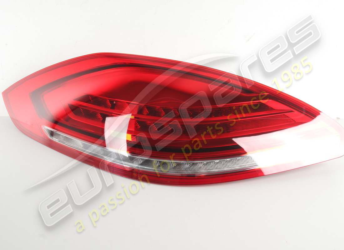 nouveau feu arrière porsche. numéro de pièce 97063143105 (1)