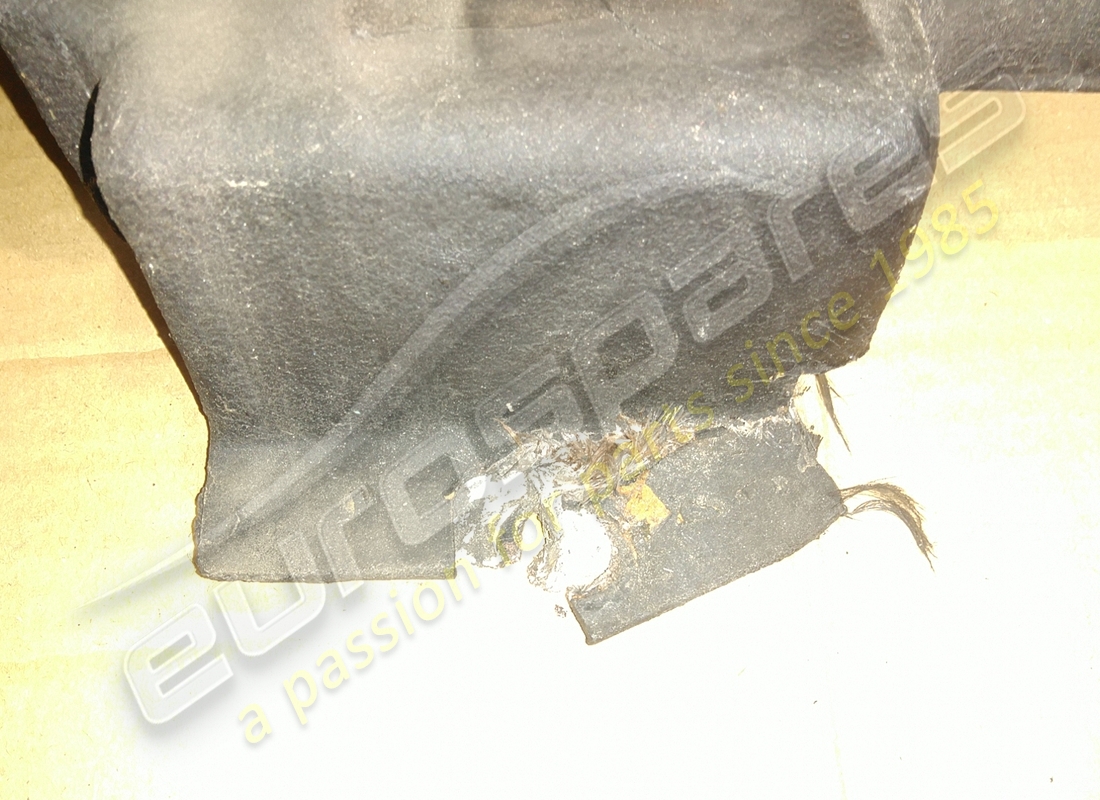 bouclier de protection thermique ferrari endommagé. numéro de pièce 64611800 (2)
