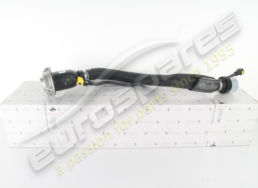nouveau goulotte de remplissage de carburant ferrari. numéro de pièce 311156 (1)