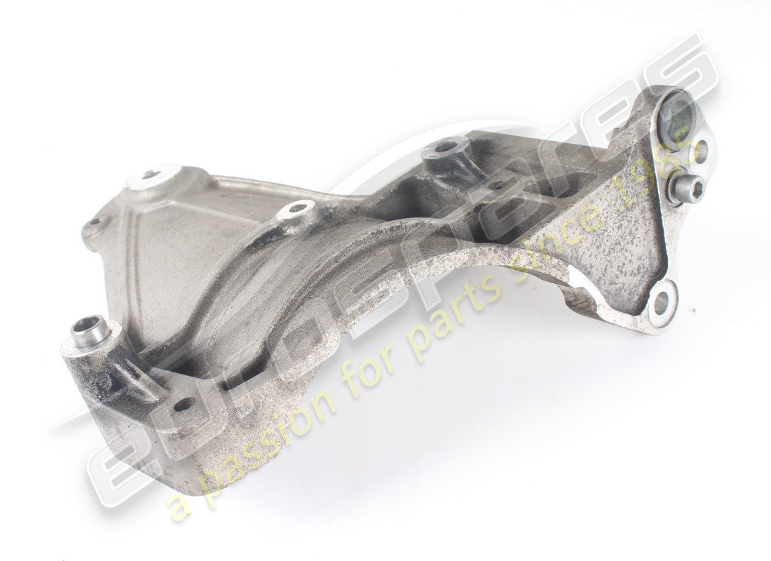 UTILISÉ LE SUPPORT FERRARI. NUMÉRO DE PIÈCE 325656 (2) utilisé le support ferrari. numéro de pièce 325656 (2)