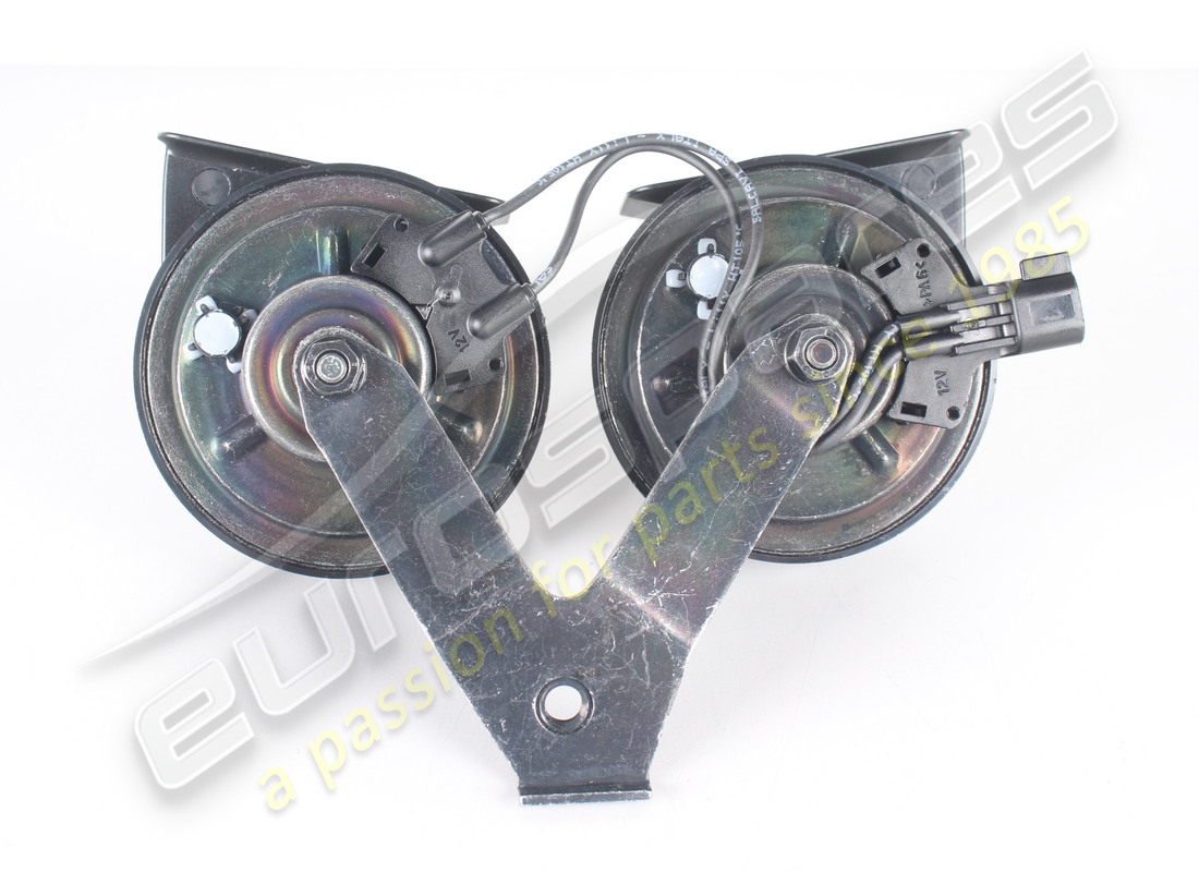 NOUVEAU ENSEMBLE DE KLAXON ET SUPPORT ASTON MARTIN. RÉFÉRENCE AD2313A803BB (5) nouveau ensemble de klaxon et support aston martin. référence ad2313a803bb (5)