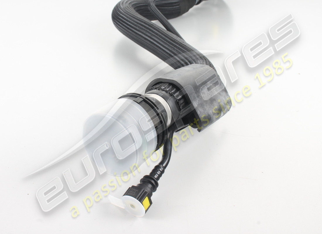 nouveau goulotte de remplissage de carburant ferrari. numéro de pièce 311156 (2)