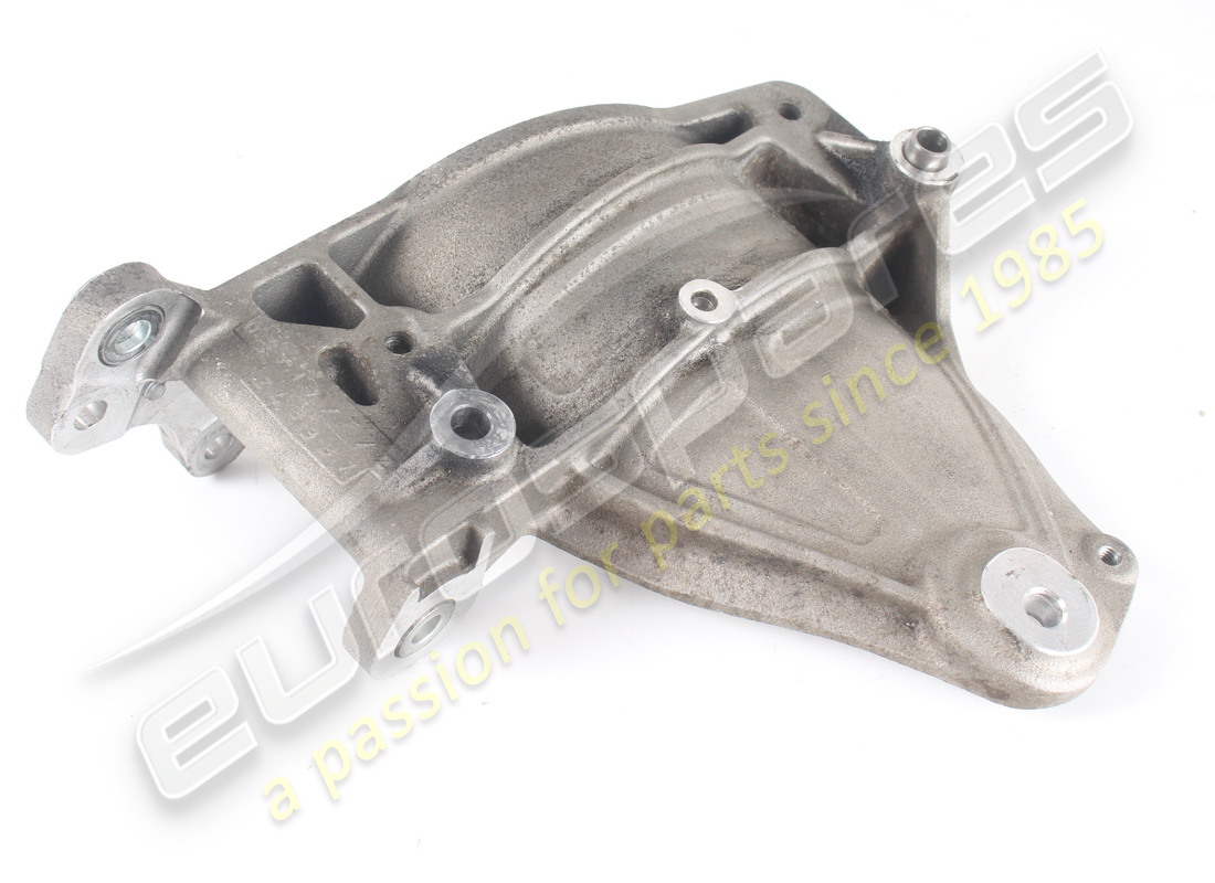 UTILISÉ LE SUPPORT FERRARI. NUMÉRO DE PIÈCE 325656 (1) utilisé le support ferrari. numéro de pièce 325656 (1)