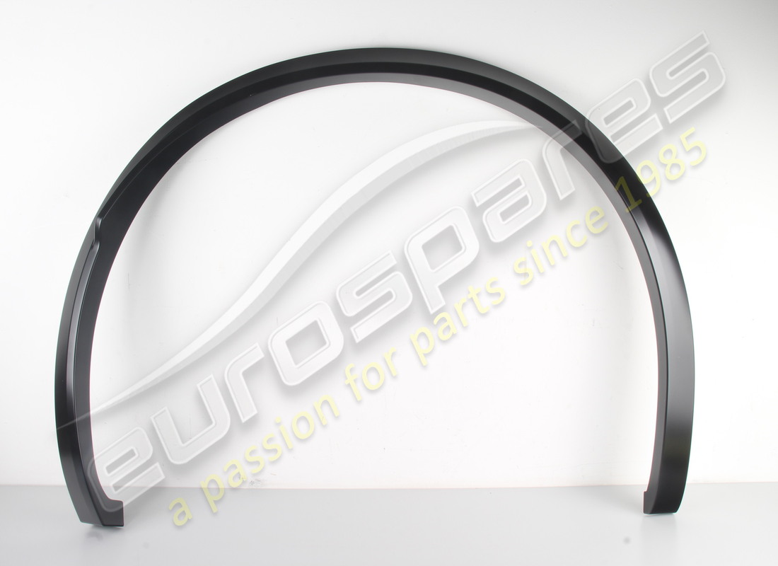 new maserati rh rear wheelhouse moulding. part number 670266723 (1)
