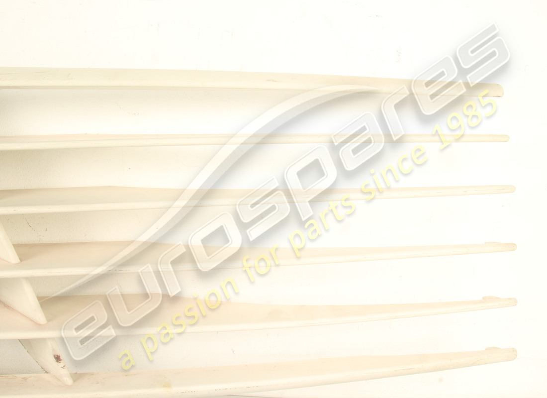 nouvelle grille d'admission latérale droite ferrari (plastique). référence 60671200 (4)