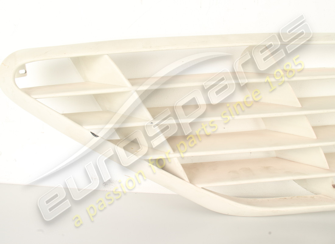 nouvelle grille d'admission latérale droite ferrari (plastique). référence 60671200 (3)