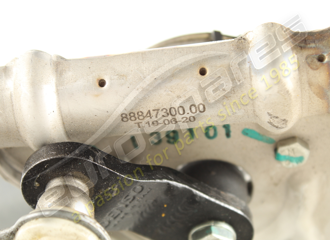 ENSEMBLE D'ESSUIE-GLACE COMPLET D'OCCASION FERRARI. NUMÉRO DE PIÈCE 88847300 (5) ensemble d'essuie-glace complet d'occasion ferrari. numéro de pièce 88847300 (5)