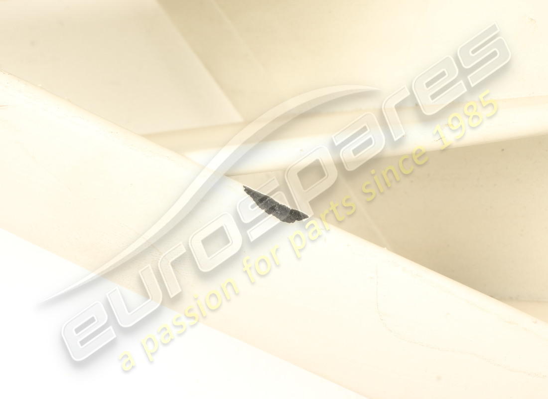 nouvelle grille d'admission latérale droite ferrari (plastique). référence 60671200 (2)