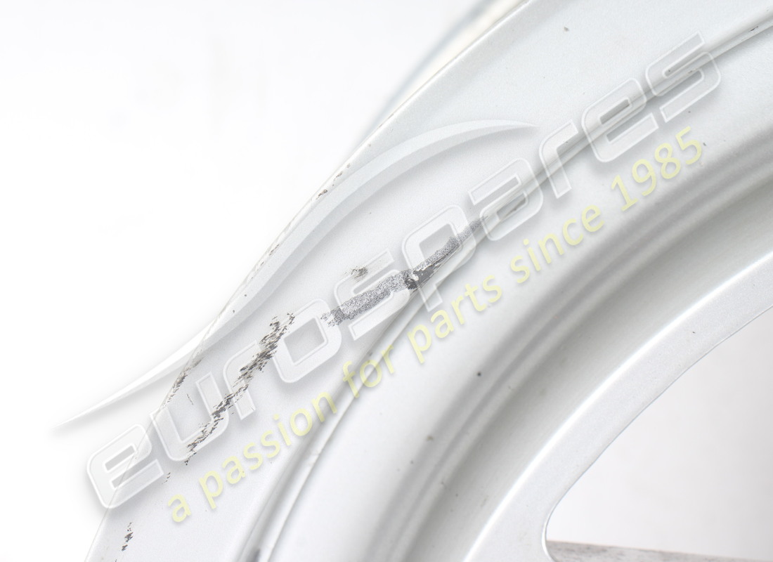 utilisé ferrari roue arrière 8jx16. numéro de pièce 130905 (4)