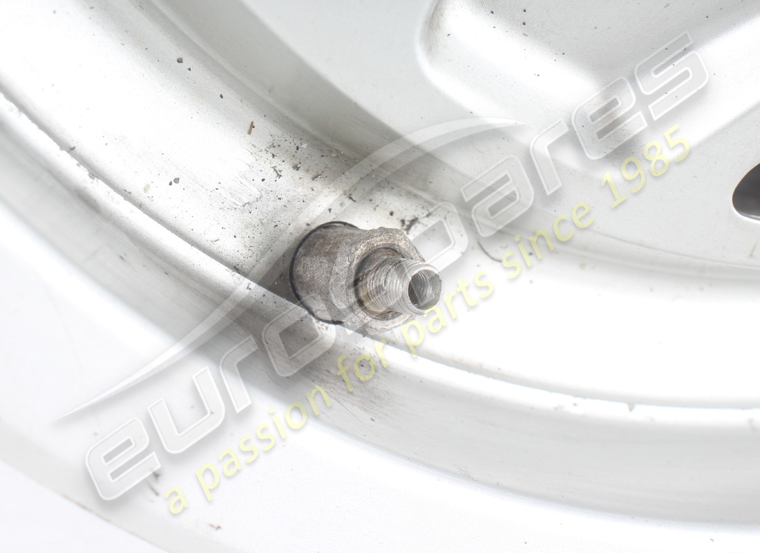 utilisé ferrari roue arrière 8jx16. numéro de pièce 130905 (3)