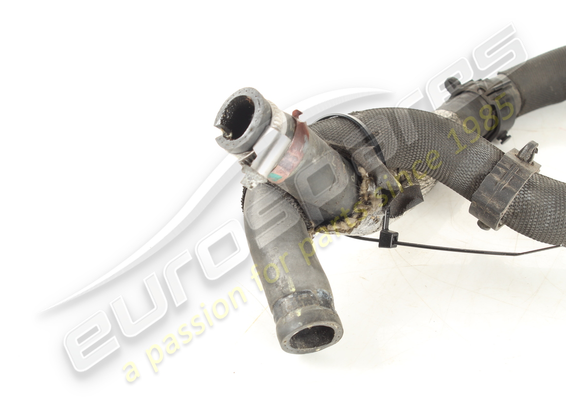 TUYAU DE FERRARI UTILISÉ DU RÉSERVOIR À LA POMPE. NUMÉRO DE PIÈCE 266608 (2) tuyau de ferrari utilisé du réservoir à la pompe. numéro de pièce 266608 (2)