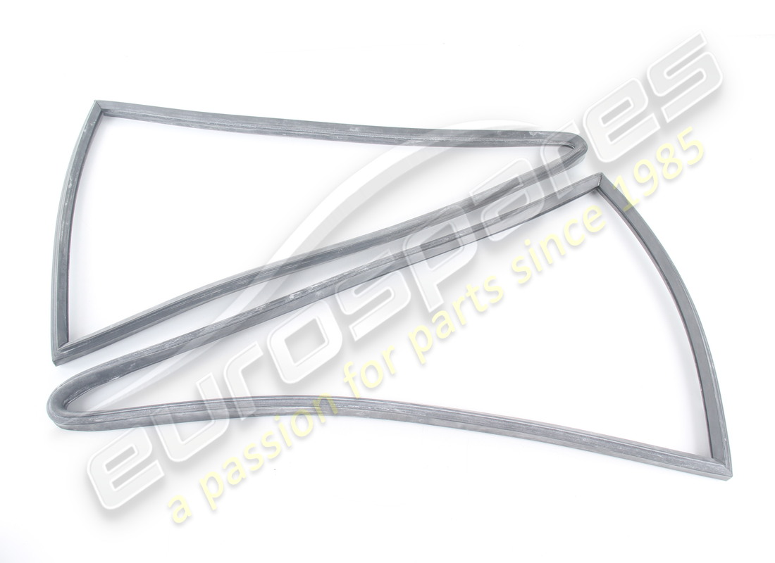 nouveau jeu de caoutchoucs de feu de caisse arrière eurospares. référence eap1726443 (1)