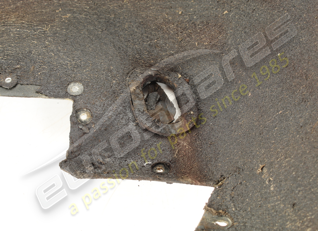 PASSAGE DE ROUE AVANT GAUCHE D'OCCASION FERRARI. NUMÉRO DE PIÈCE 60615800 (3) passage de roue avant gauche d'occasion ferrari. numéro de pièce 60615800 (3)