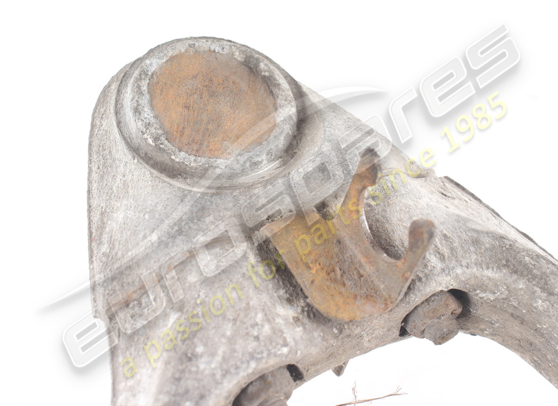 BRAS SUPÉRIEUR DE SUSPENSION AVANT MASERATI UTILISÉ. NUMÉRO DE PIÈCE 386600028 (5) bras supérieur de suspension avant maserati utilisé. numéro de pièce 386600028 (5)