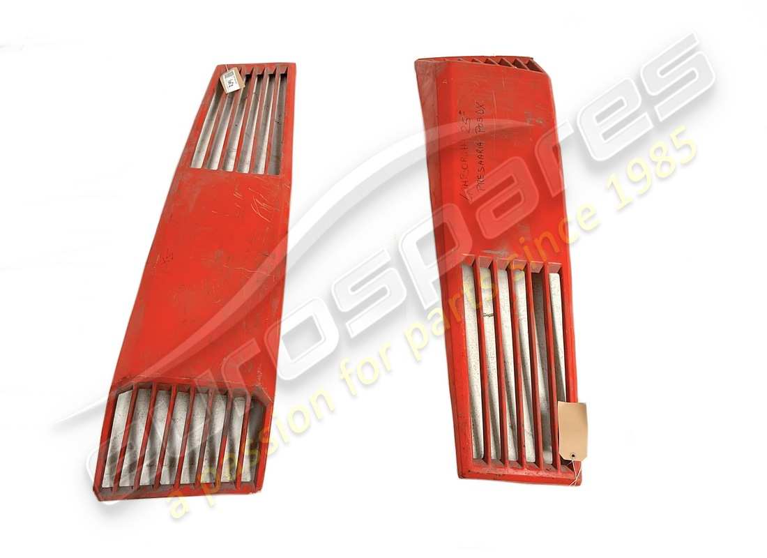 NOUVELLE EUROSPARES LAMBORGHINI COUNTACH 25TH PRISE D'AIR ARRIÈRE DROITE ET LH (MODIFIÉE). NUMÉRO DE PIÈCE EAP1447569 (2) nouvelle eurospares lamborghini countach 25th prise d'air arrière droite et lh (modifiée). numéro de pièce eap1447569 (2)