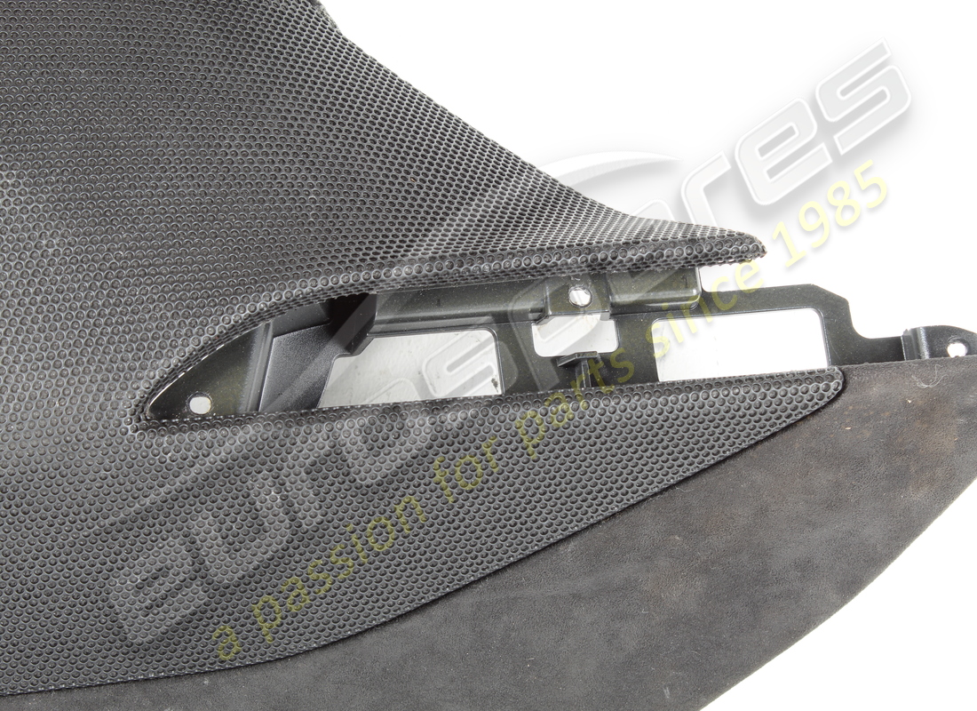 SUPPORT DE GRILLE DE WOOFER DROIT COMPLET D'OCCASION FERRARI. NUMÉRO DE PIÈCE 976366 (2) support de grille de woofer droit complet d'occasion ferrari. numéro de pièce 976366 (2)