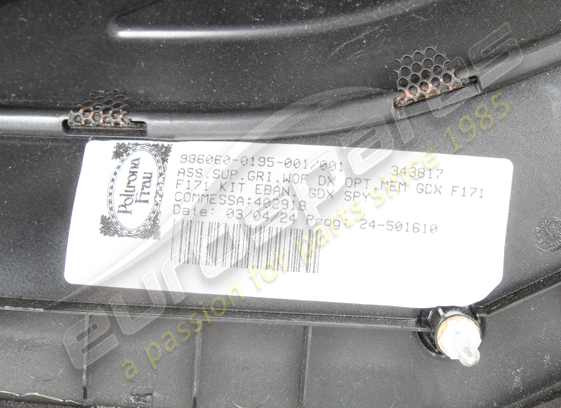 SUPPORT DE GRILLE DE WOOFER DROIT COMPLET D'OCCASION FERRARI. NUMÉRO DE PIÈCE 976366 (6) support de grille de woofer droit complet d'occasion ferrari. numéro de pièce 976366 (6)