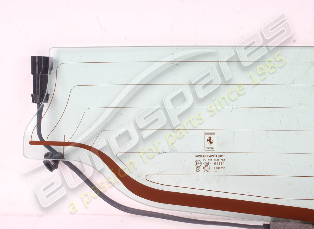 UTILISÉ FERRARI CRISTALLO LUNOTTO SCENDENTE. NUMÉRO DE PIÈCE 903339 (2) utilisé ferrari cristallo lunotto scendente. numéro de pièce 903339 (2)