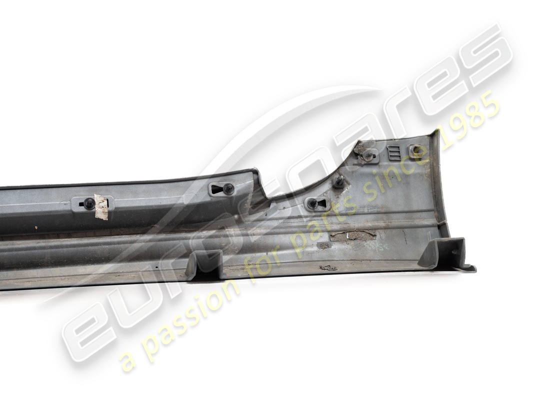 JUPE LATÉRALE DROITE D'OCCASION MASERATI (APPRÊT). RÉFÉRENCE 673000022 (9) jupe latérale droite d'occasion maserati (apprêt). référence 673000022 (9)