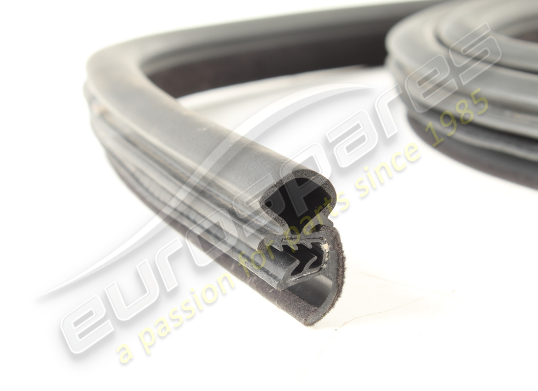 used maserati rh door bay rear weather gas. part number 67479800 (2)