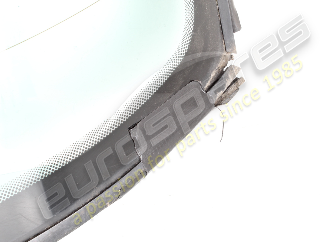 lunette arrière chauffante complète d'occasion maserati. numéro de pièce 377700077 (3)