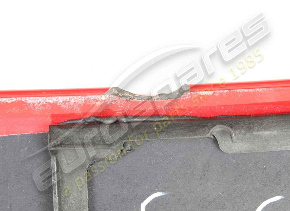 couvercle de spoiler supérieur complet endommagé ferrari. numéro de pièce 985821722 (6)