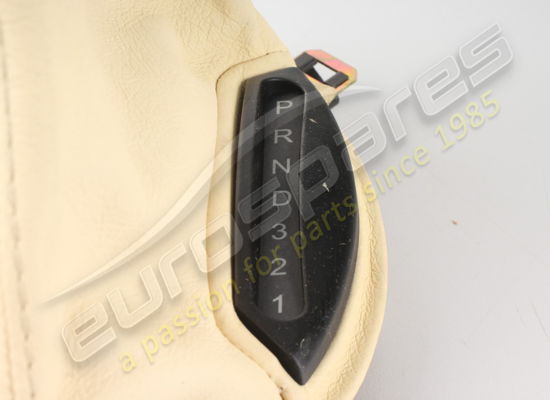 neuf (autre) maserati levier de vitesses automatique encastré en cuir - conduite à droite - crème. numéro de pièce 981001402 (2)