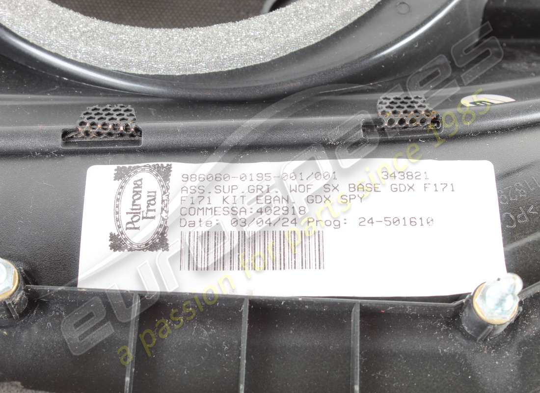 SUPPORT DE GRILLE DE WOOFER GAUCHE COMPLET D'OCCASION FERRARI. NUMÉRO DE PIÈCE 976340 (5) support de grille de woofer gauche complet d'occasion ferrari. numéro de pièce 976340 (5)