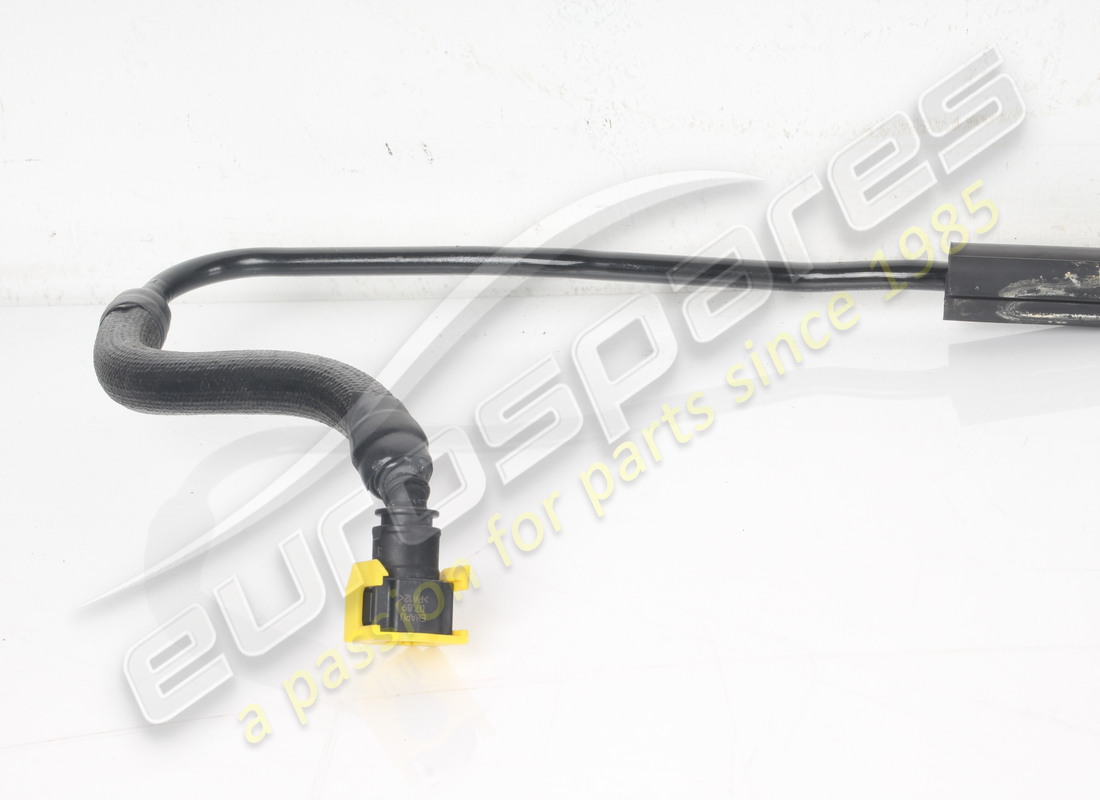 tuyau d'occasion ferrari du réservoir gauche. numéro de pièce 863932 (2)