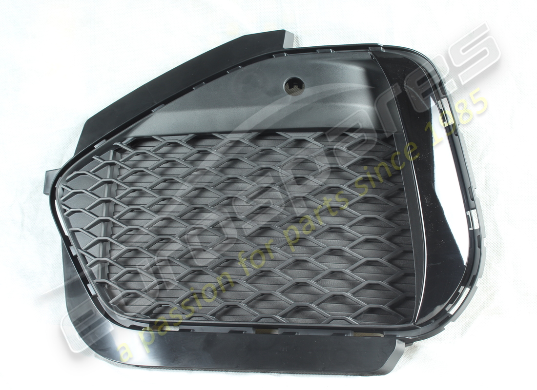 nouvelle grille avant gauche maserati. numéro de pièce 670198178 (2)