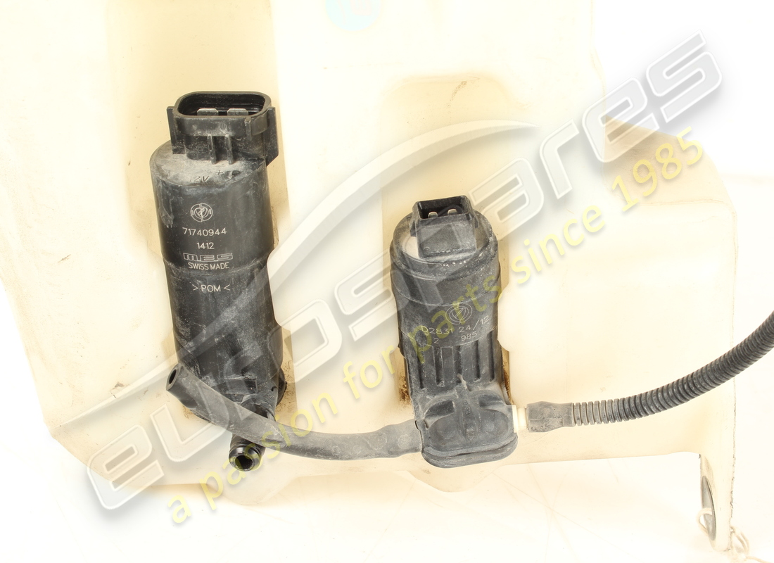 réservoir de lave-glace et de rondelle complet d'occasion ferrari. numéro de pièce 84028400 (4)