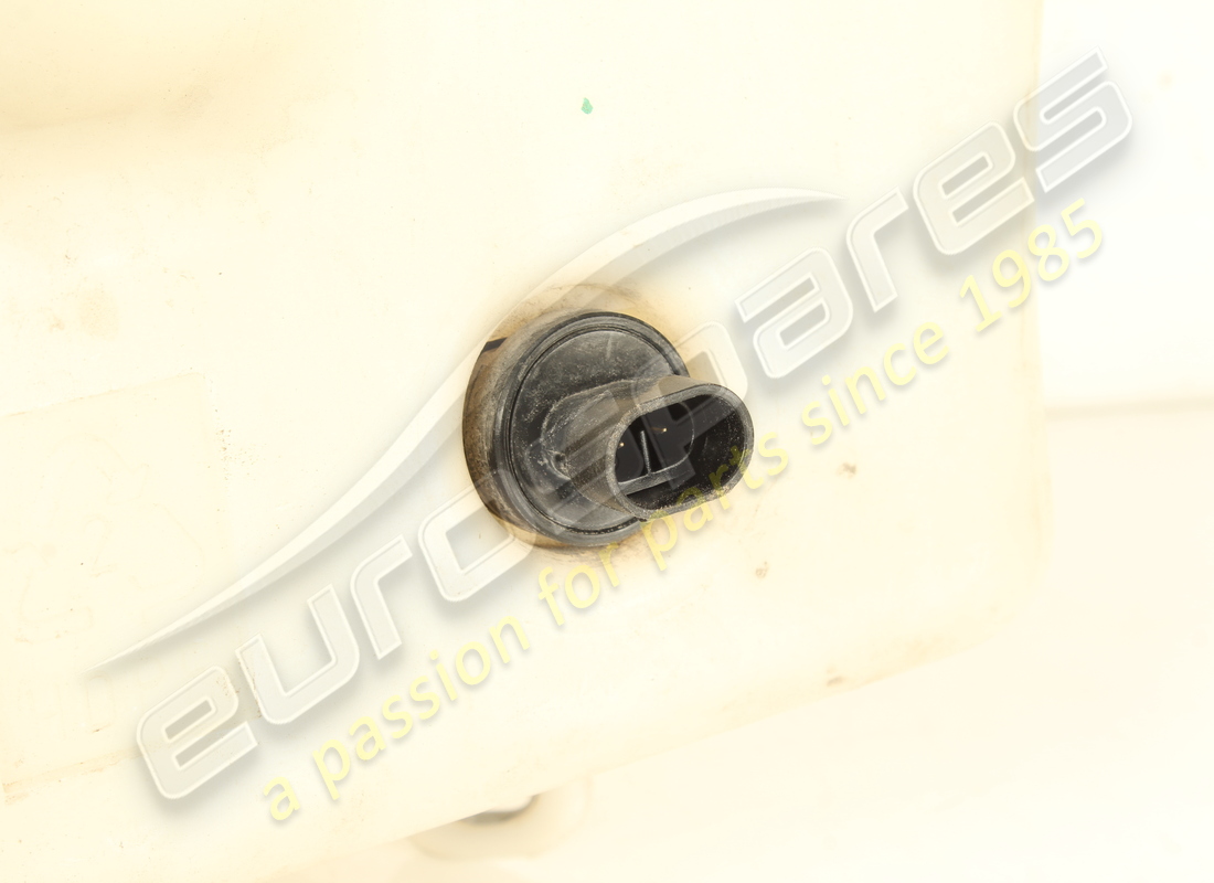 réservoir de lave-glace et de rondelle complet d'occasion ferrari. numéro de pièce 84028400 (2)