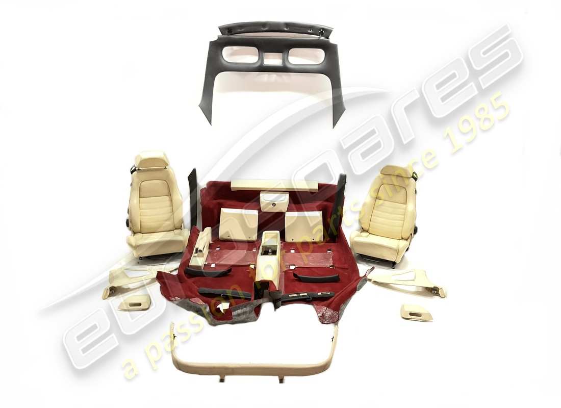 UTILISÉ Eurospares 456 INTÉRIEUR GT CRÈME ET NOIR AVEC TAPIS ROUGE (UTILISÉ) . NUMÉRO DE PIÈCE EAP1394573 (1)