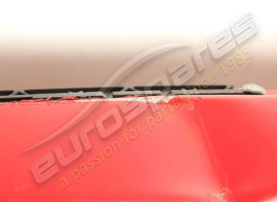 spoiler arrière ferrari endommagé. numéro de pièce 88891211 (4)
